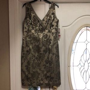 Jones New York v neck dress